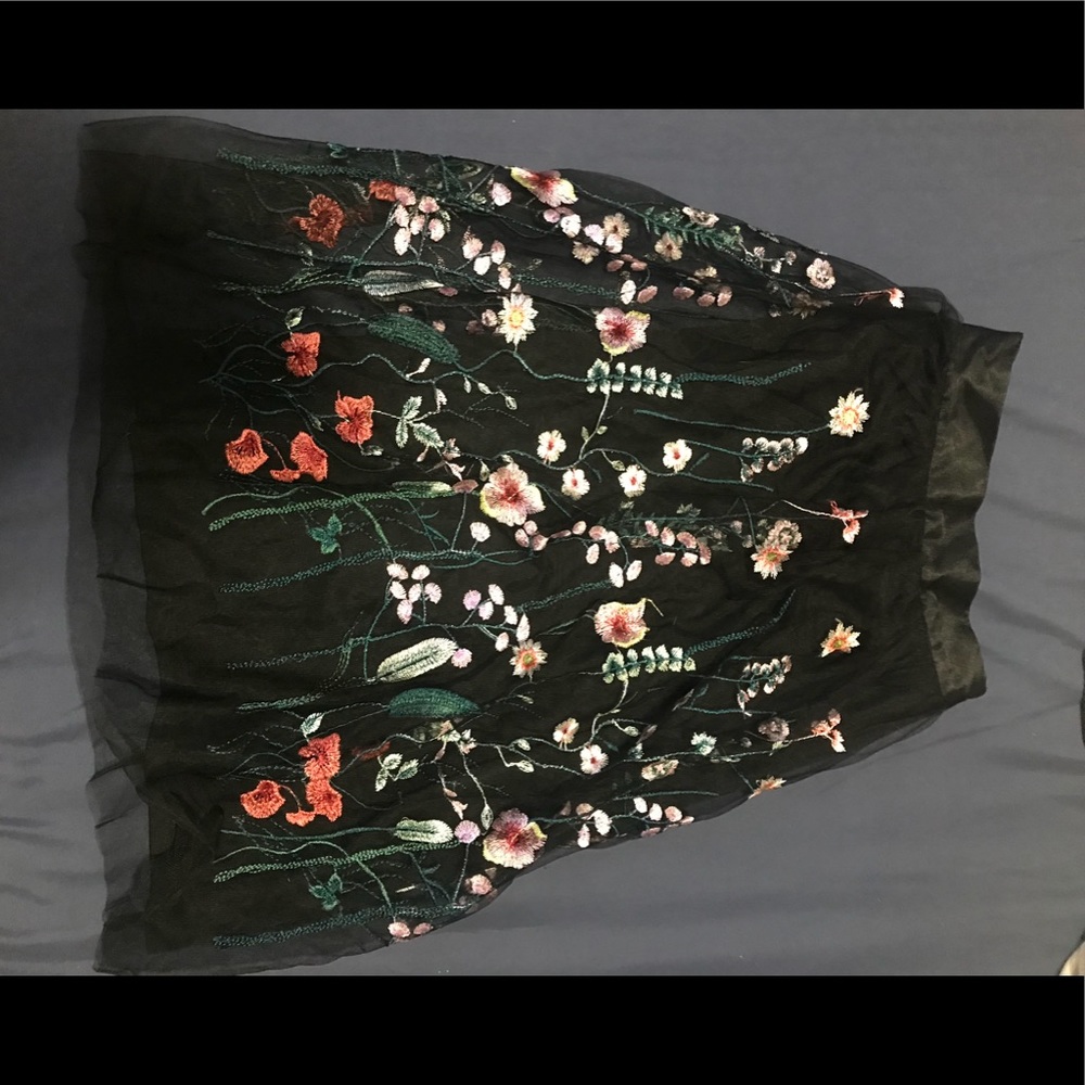 H&M SIZE 2 floral tulle skirt, side zip